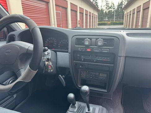 Used 1994 Nissan Pickup XE AWD/4WD image 6