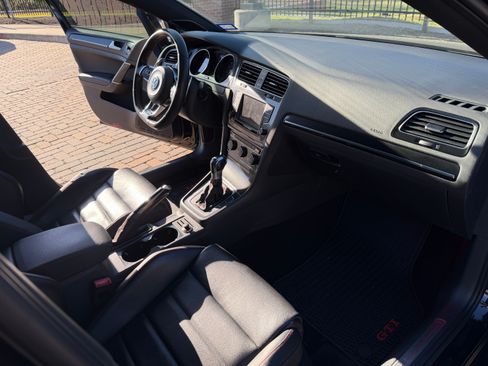 Used 2016 Volkswagen GTI SE image 12