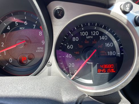 Used 2020 Nissan 370Z Coupe RWD image 16