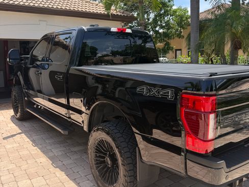 Used 2022 Ford F250 Lariat w/ Black Appearance Package AWD/4WD image 6