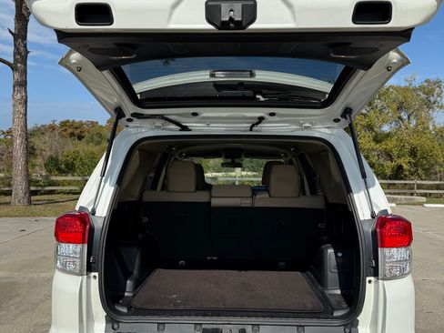 Used 2012 Toyota 4Runner SR5 image 10