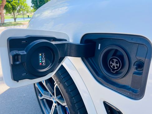 Used 2021 BMW X5 xDrive45e w/ M Sport Package AWD/4WD image 12