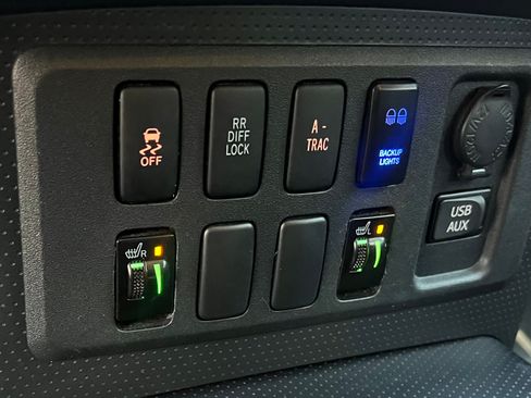 Used 2011 Toyota FJ Cruiser 4WD image 8