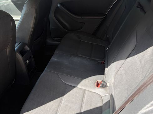 Used 2011 Volkswagen Jetta SE FWD image 8
