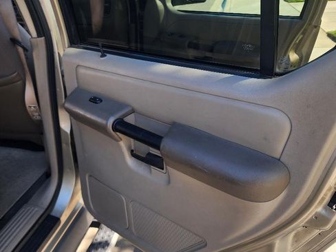 Used 2003 Ford Explorer Sport Trac XLT image 11