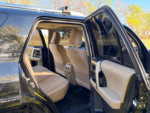 Used 2012 Toyota 4Runner SR5 w/ Convenience Pkg image 16