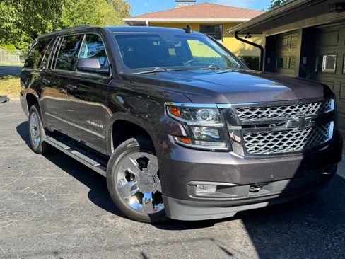 Used 2018 Chevrolet Suburban LT w/ LT Signature Package image 1