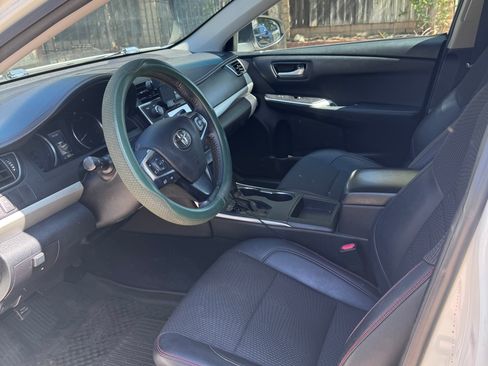 Used 2017 Toyota Camry SE FWD image 8