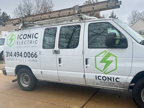 Used 2011 Ford E-250 and Econoline 250 image 1