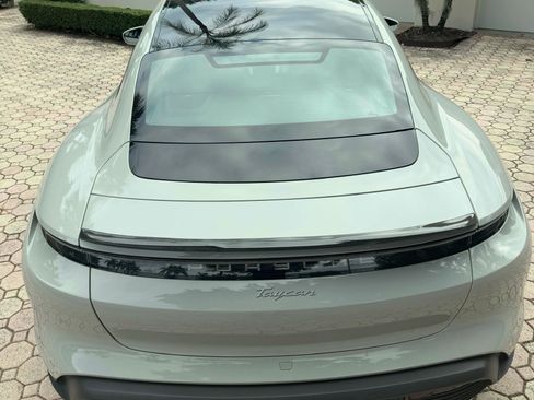 Used 2022 Porsche Taycan image 11