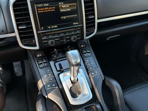 Used 2016 Porsche Cayenne AWD/4WD image 6