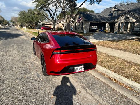 Used 2024 Toyota Prius XLE image 4