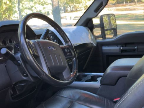 Used 2012 Ford F350 Lariat image 19