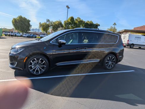 Used 2018 Chrysler Pacifica Limited w/ Advanced Safetytec Group image 14