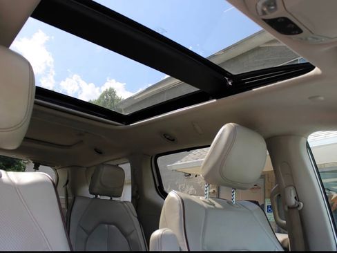 Used 2017 Chrysler Pacifica Limited image 15