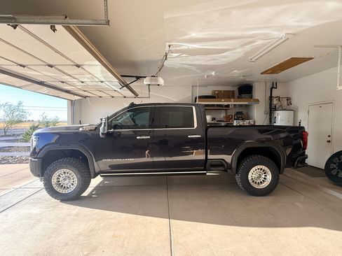 Used 2025 GMC Sierra 2500 Denali w/ Denali Reserve Package AWD/4WD image 9