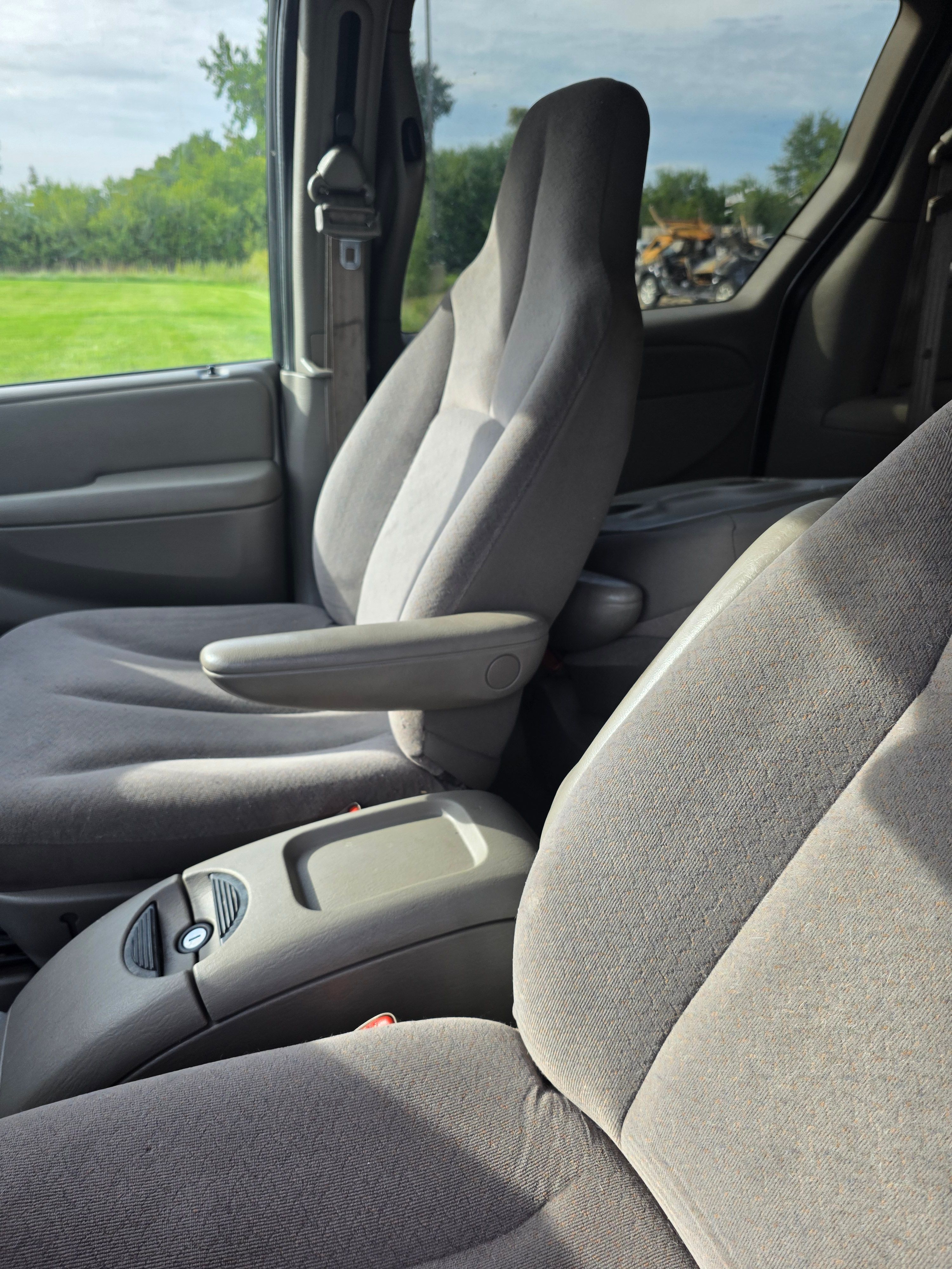 Used 2003 Chrysler Town & Country eL FWD image 6