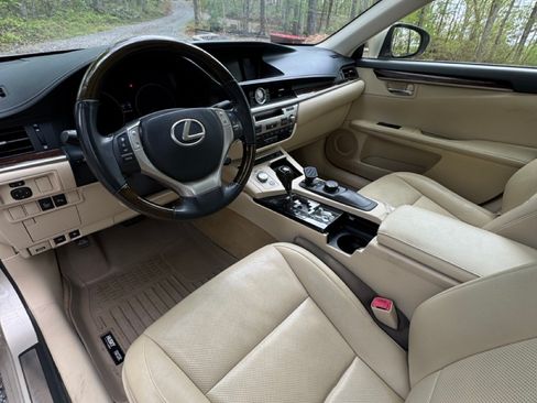 Used 2015 Lexus ES 350 w/ Premium Package FWD image 14