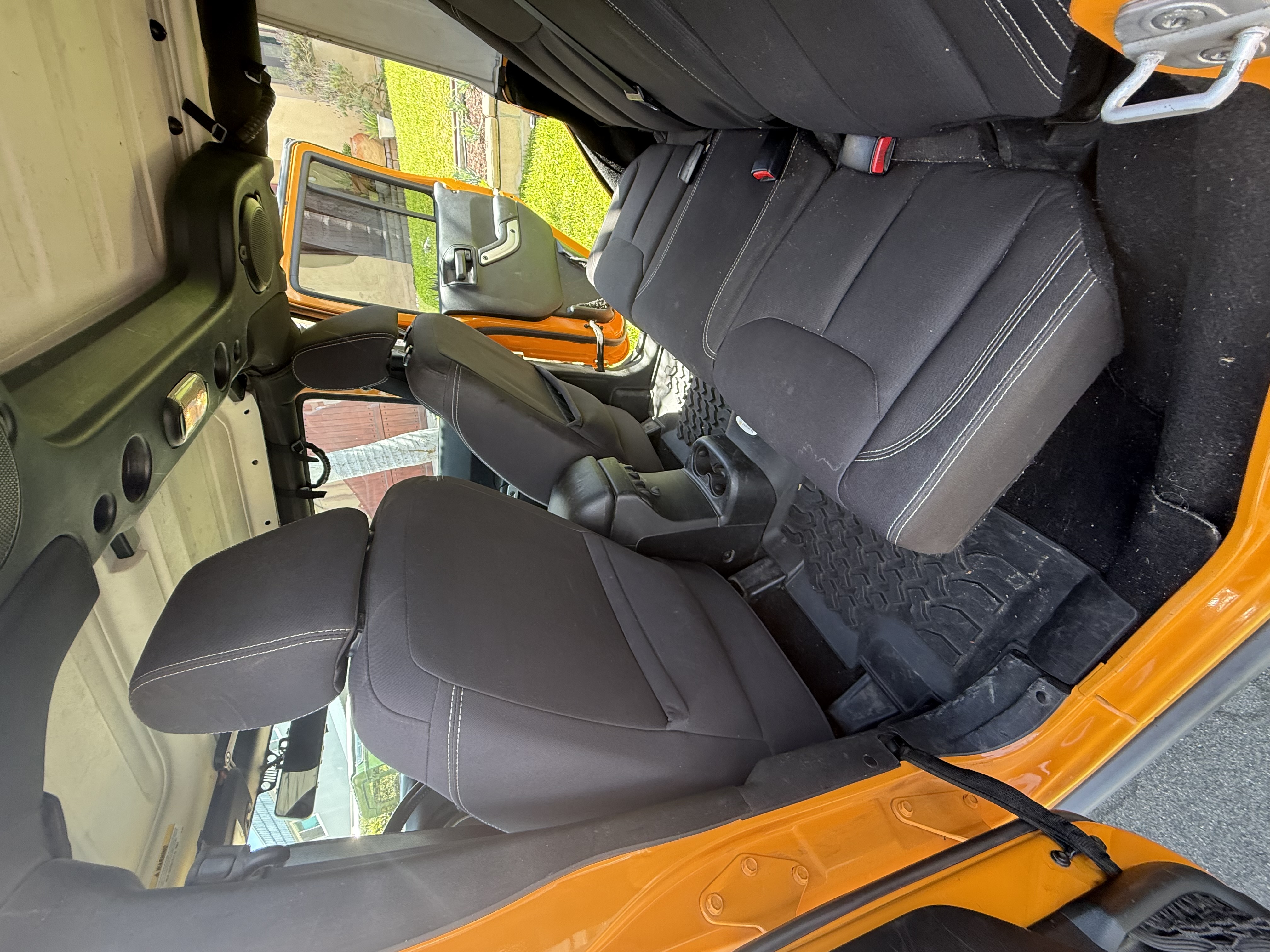Used 2013 Jeep Wrangler Unlimited Rubicon w/ Connectivity Group AWD/4WD image 9