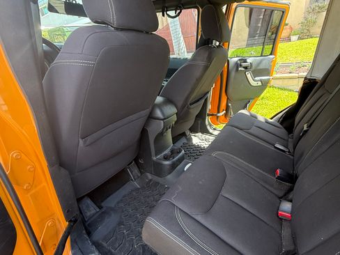 Used 2013 Jeep Wrangler Unlimited Rubicon w/ Connectivity Group AWD/4WD image 9