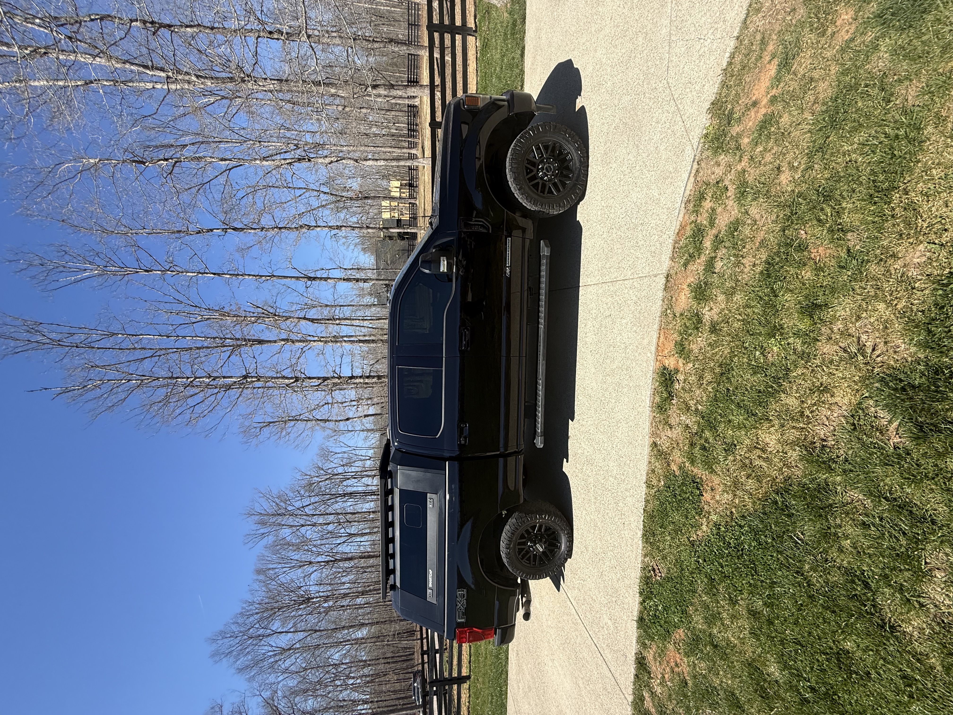 Used 2022 Ford F250 Lariat w/ Black Appearance Pkg AWD/4WD image 1