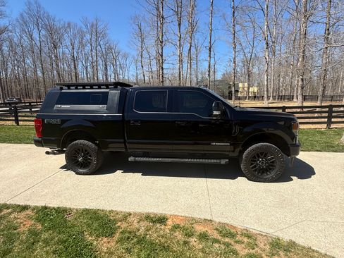 Used 2022 Ford F250 Lariat w/ Black Appearance Pkg AWD/4WD image 1