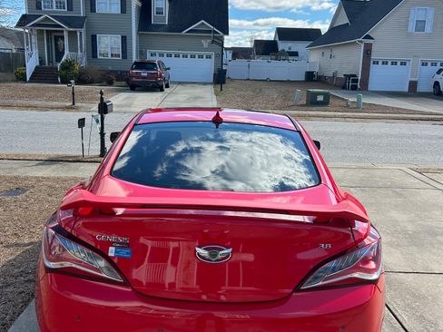 Used 2015 Hyundai Genesis 3.8 image 2