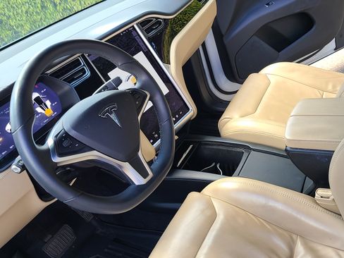 Used 2016 Tesla Model X 75D image 9