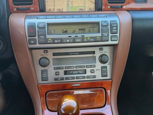 Used 2004 Lexus SC 430 Convertible RWD image 11