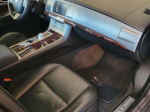 Used 2011 Jaguar XF image 14