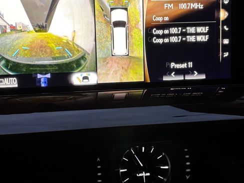 Used 2016 Lexus LX 570 4WD w/ Luxury Package image 4