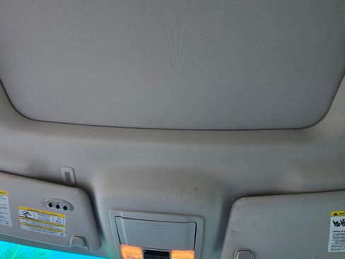 Used 2017 Ford Explorer Platinum image 16