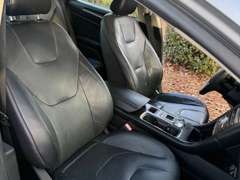 Used 2019 Ford Fusion Titanium image 16