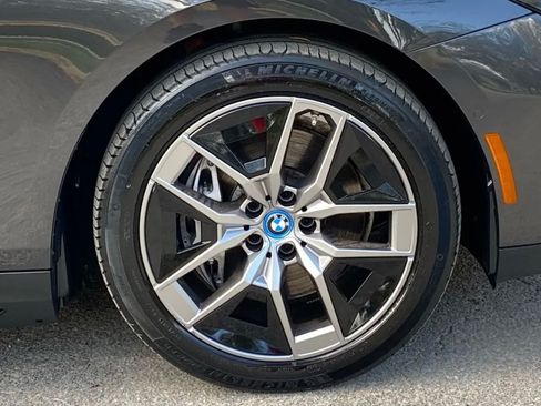 Used 2025 BMW i5 eDrive40i w/ Premium Package RWD image 15