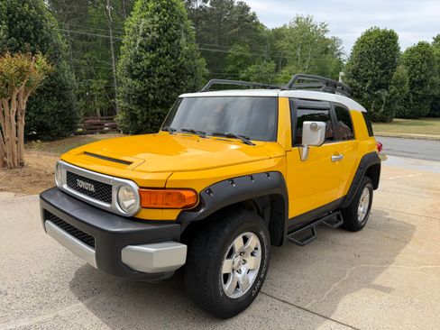 Used 2007 Toyota FJ Cruiser 2WD image 1