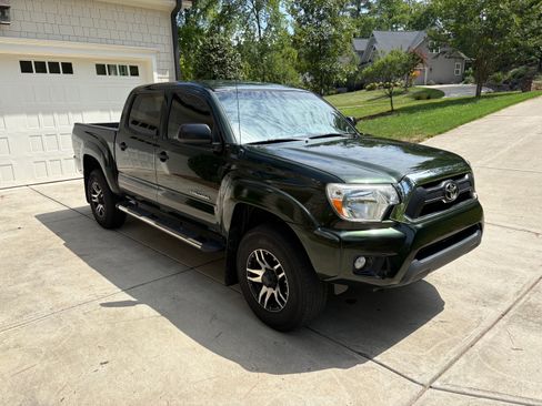 Used 2013 Toyota Tacoma 4x4 Double Cab w/ SR5 Pkg image 16
