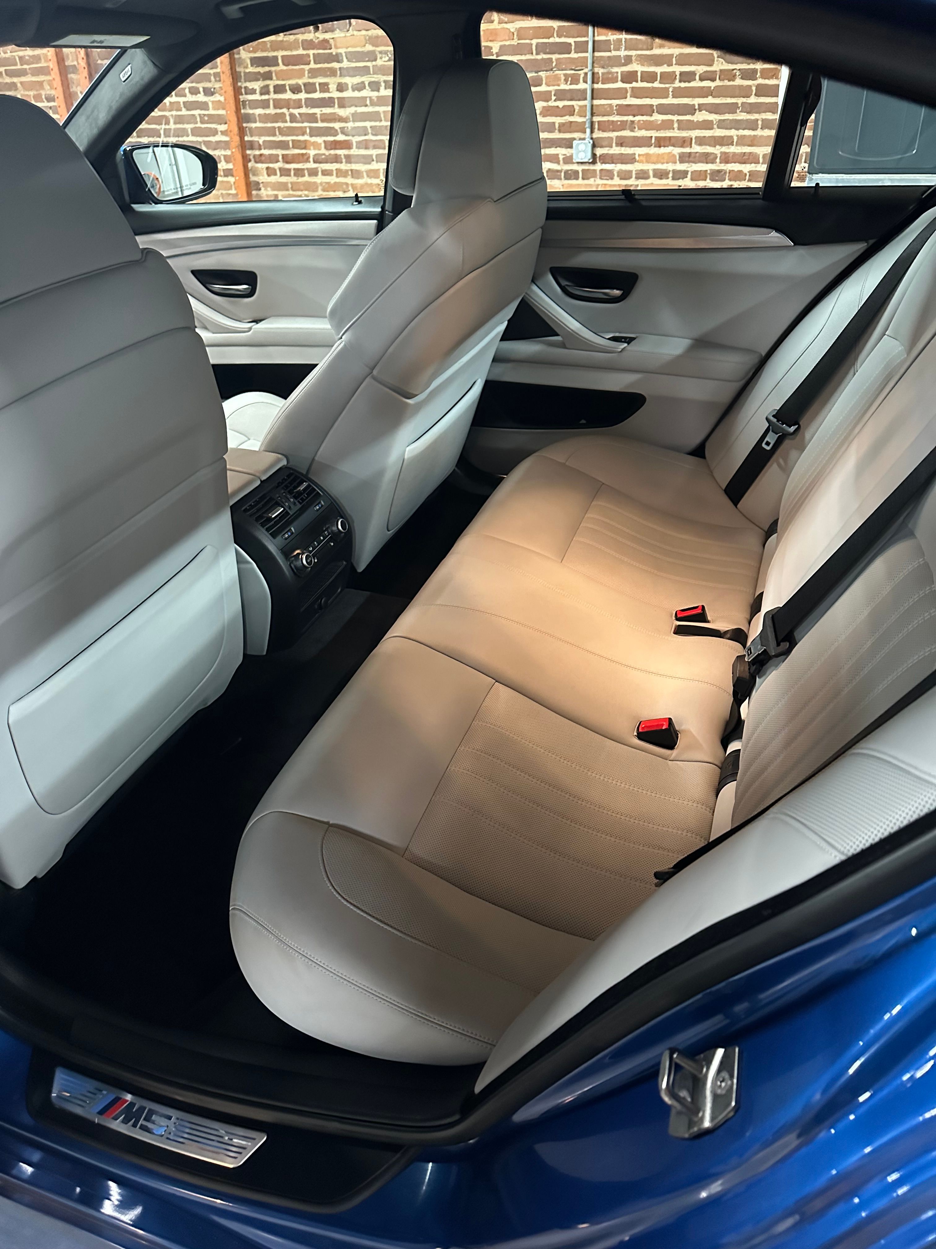 Used 2013 BMW M5 RWD image 2