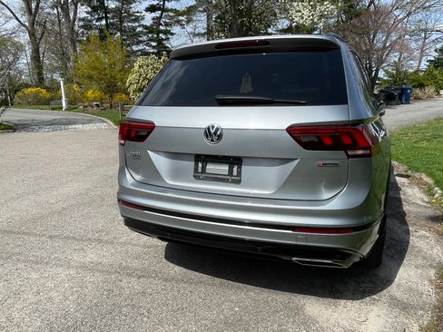 Used 2020 Volkswagen Tiguan SE R-Line image 4