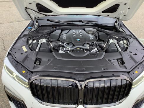 Used 2020 BMW 750i xDrive w/ Autobahn Package image 31