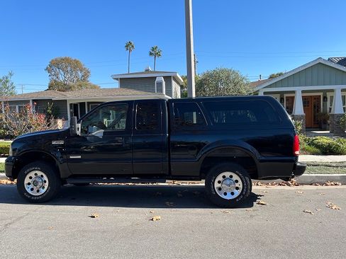 Used 2005 Ford F250 XLT image 2