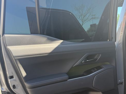 Used 2024 Lexus GX 550 AWD/4WD image 12