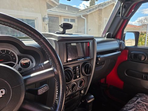 Used 2010 Jeep Wrangler Unlimited Sport image 11