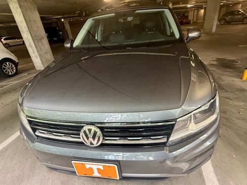 Used 2018 Volkswagen Tiguan SE w/ Panoramic Sunroof Package AWD/4WD image 9