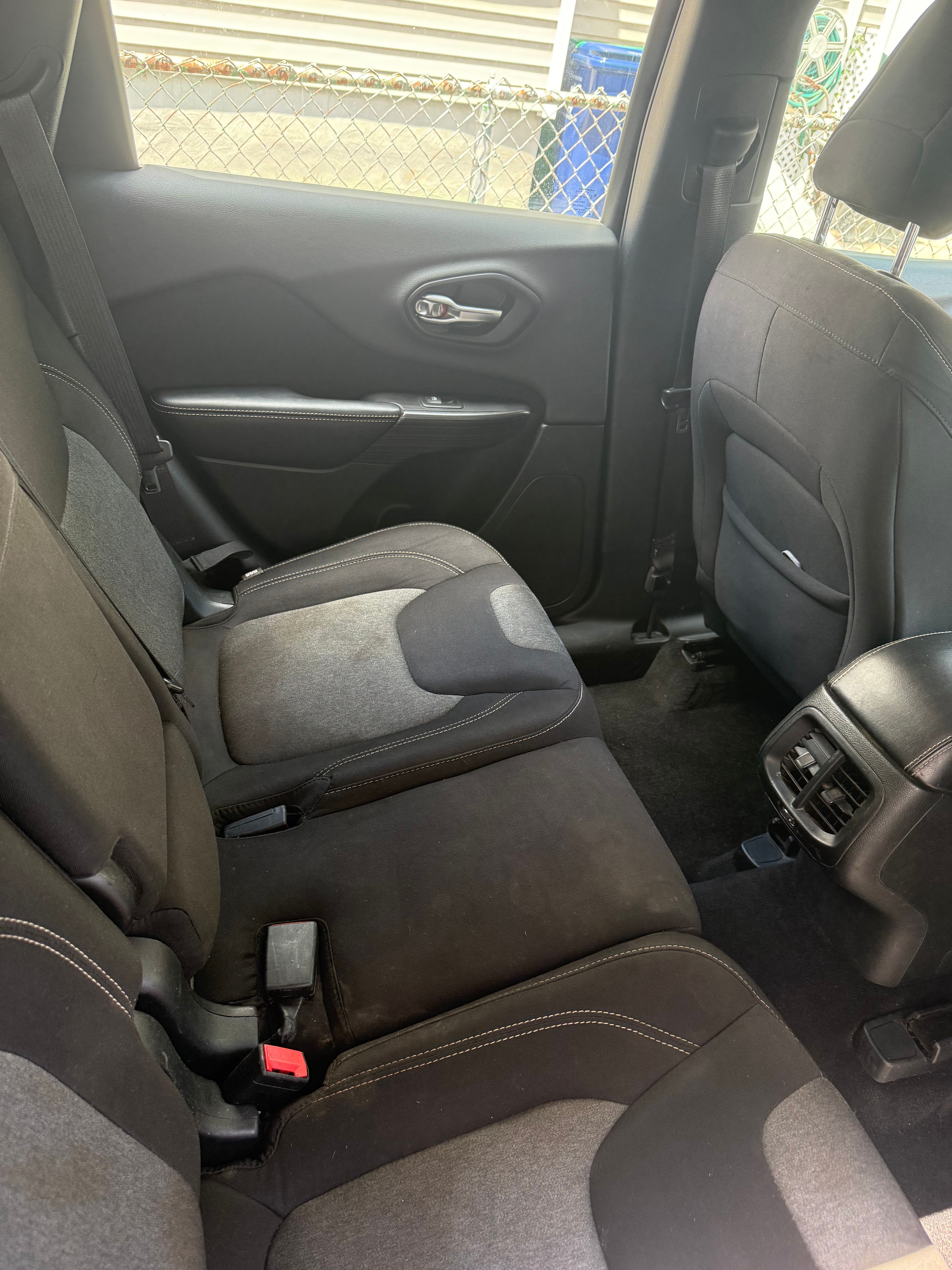 Used 2014 Jeep Cherokee Sport FWD image 11