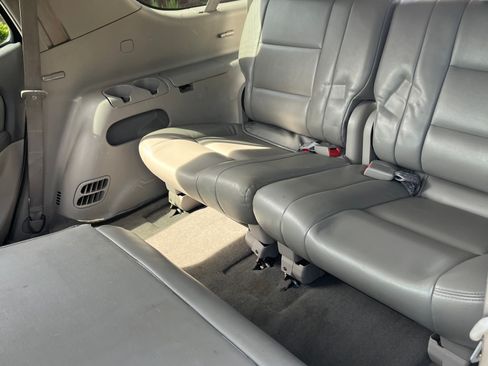 Used 2005 Toyota Sequoia SR5 AWD/4WD image 4