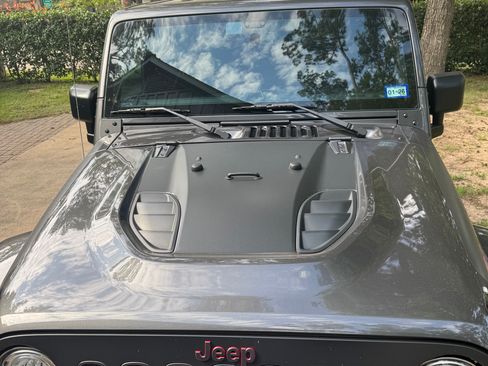 Used 2017 Jeep Wrangler Unlimited Rubicon image 13