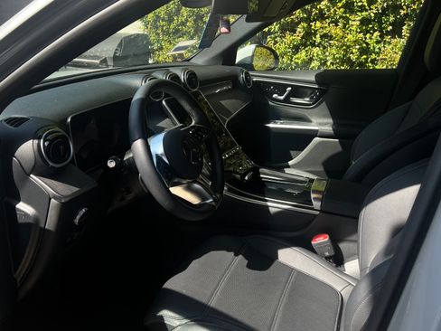 Used 2025 Mercedes-Benz GLC 300 image 11