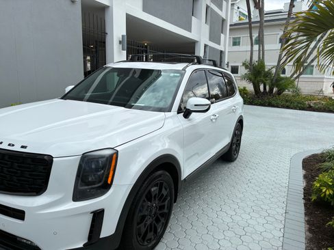 Used 2021 Kia Telluride SX w/ SX Prestige Package image 4