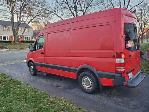 Used 2011 Mercedes-Benz Sprinter 2500 image 2