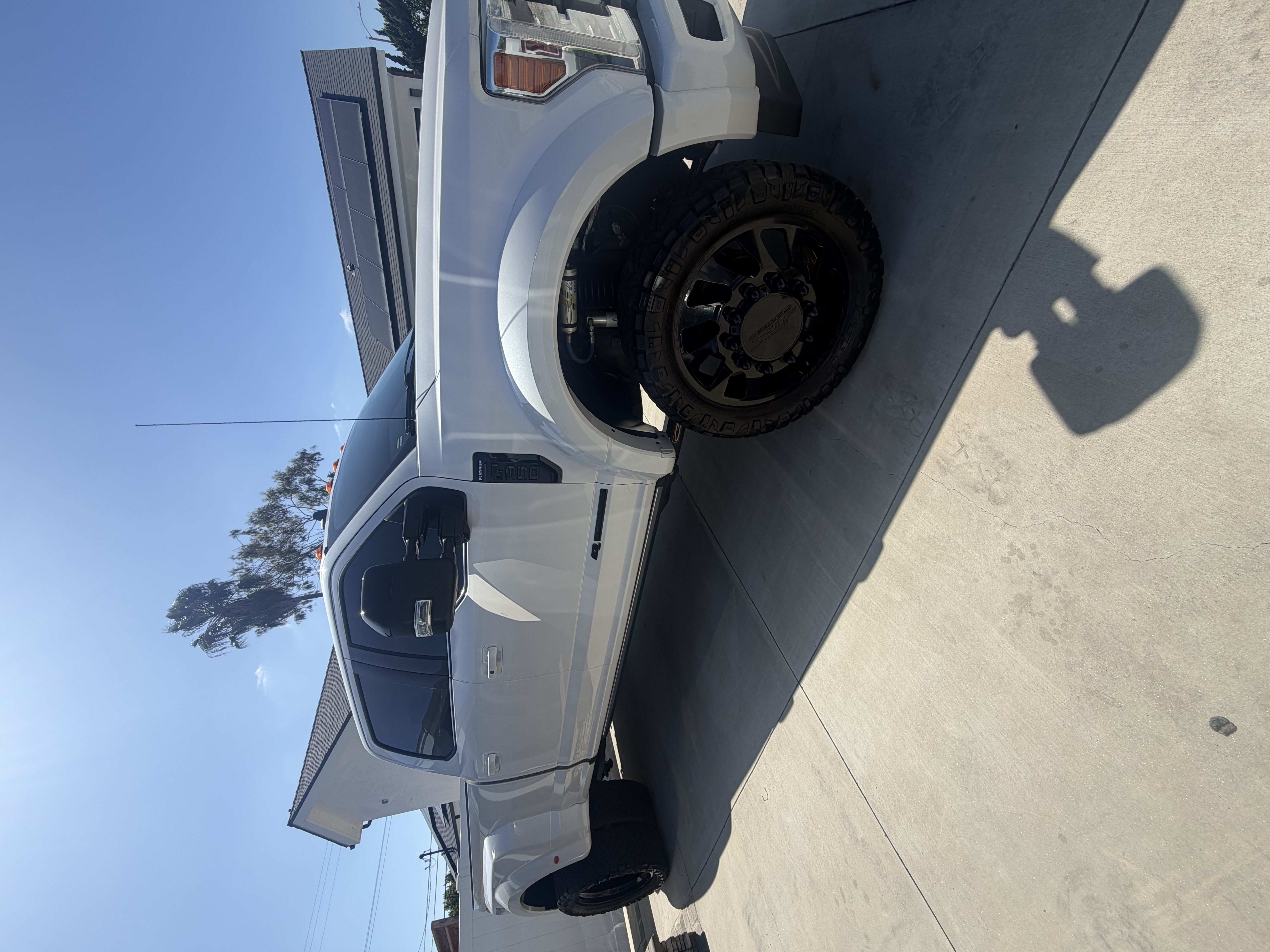 Used 2019 Ford F350 Platinum w/ Platinum Ultimate Package AWD/4WD image 2